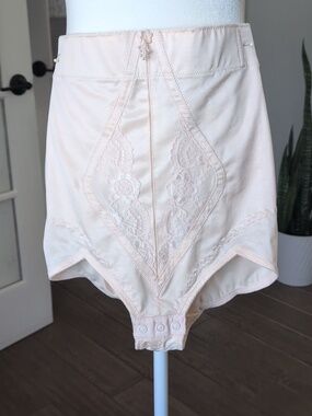 NWOT Vintage Triumph High Waist Shapewear  Undergarment Medium